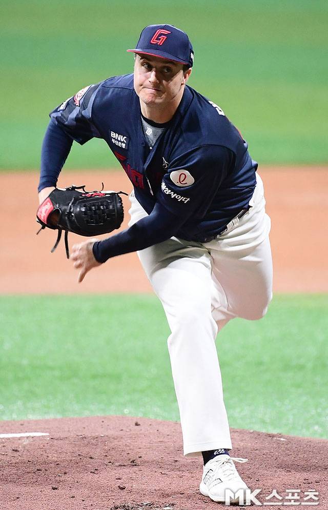 롯데 데이비슨은 1일 고척 키움전에서 완벽투를 펼쳤다. 사진(고척 서울)=김영구 기자