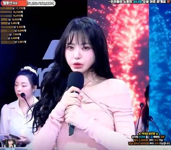 [서울=뉴시스] 성우 겸 방송인 서유리가 스트리머 '로나땅'이라는 이름으로 지난 27일 SOOP 엑셀방송에 출연했다. 2025.04.29. (사진=SOOP 스트리머 '도아' 방송 캡처) *재판매 및 DB 금지