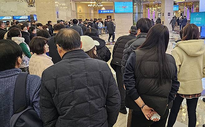 강원랜드에서는 고객들이 게임 시작 전부터 ARS 예약전쟁에 장시간 이동, 입장 대기 등 게임 전부터 불리한 환경에 노출되어 있다.(사진=뉴시스)  *재판매 및 DB 금지