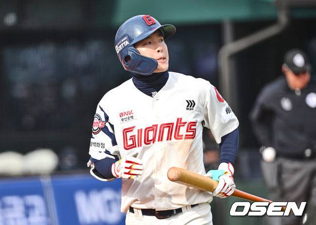 [OSEN=부산, 이석우 기자] 롯데 자이언츠 이호준  / foto0307@osen.co.kr