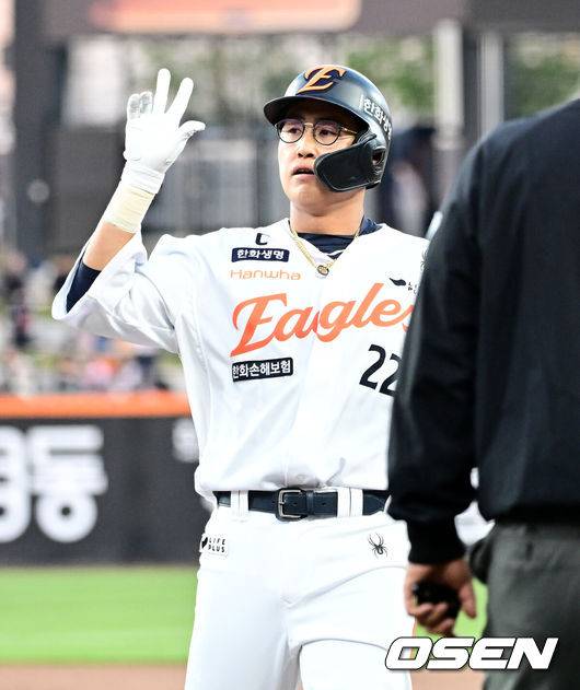 [OSEN=대전, 지형준 기자] 2회말 무사에서 한화 채은성이 우중간 안타를 날리며 기뻐하고 있다. 2025.04.29 /jpnews@osen.co.kr