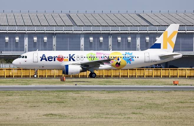 에어로케이항공이 지난 4월 29일 항공기 외관을 예술&nbsp;작품으로 꾸며 첫선을&nbsp;보였다. 에어로케이항공 제공