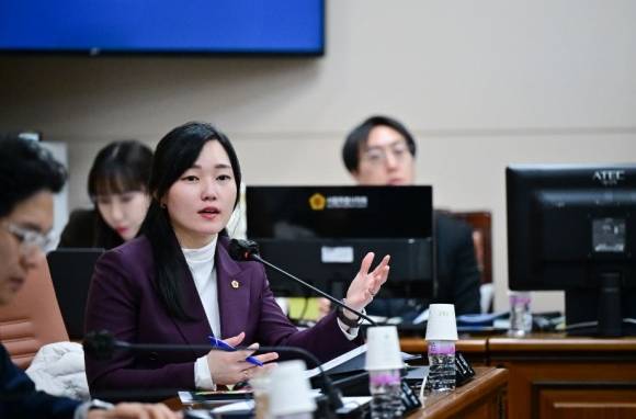 질의하는 이효원 의원