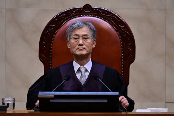 대법원, 민주당 이재명 후보 선거법 상고심 선고 - 조희대 대법원장이 1일 서울 서초구 대법원에서 열린 이재명 더불어민주당 대선 후보의 공직선거법 위반 사건 상고심 선고를 위해 입정해있다. 연합뉴스