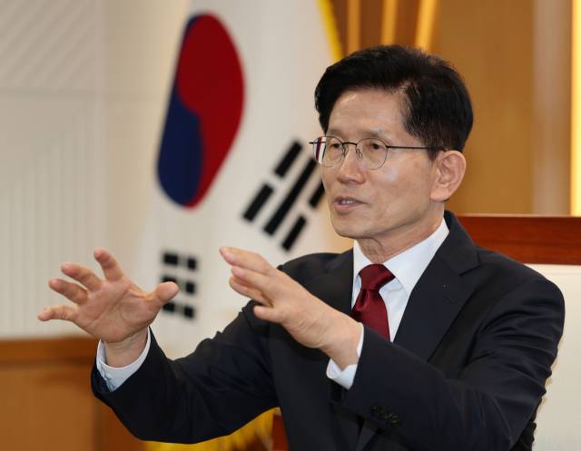 김문수 국민의힘 대선 경선 후보가 1일 충남도청을 방문해 김태흠 충남지사와 면담을 갖고 있다. 뉴스1