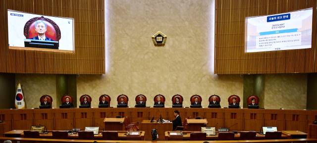 조희대 대법원장을 비롯한 대법관들이 1일 서울 서초구 대법원에서 이재명 더불어민주당 대선 후보의 공직선거법 위반 사건 상고심 선고를 위해 참석해 있다. 연합뉴스