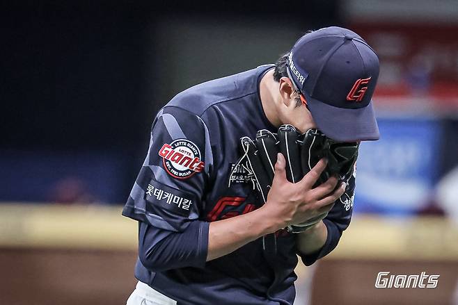 30일 키움전에서 5회를 막고 난 뒤 포효하는 롯데 박세웅. 롯데 자이언츠 제공