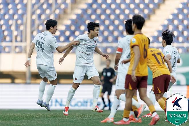 조상혁과 이호재(왼쪽부터) | 프로축구연맹 제공