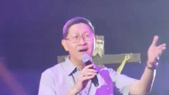 2019년 한 행사에서 존 레넌의 '이매진' 부르는 타글레 추기경 [이탈리아 일간지 코리에레델라세라 캡처. 재판매 및 DB 금지]