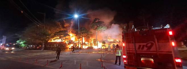 춘천 음식점 화재 [강원특별자치도소방본부 제공.재판매 및 DB 금지]