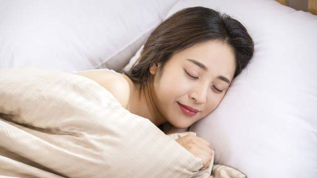 역류성 식도염은 수면 자세 교정을 통해 호전될 수 있다｜출처: 클립아트코리아