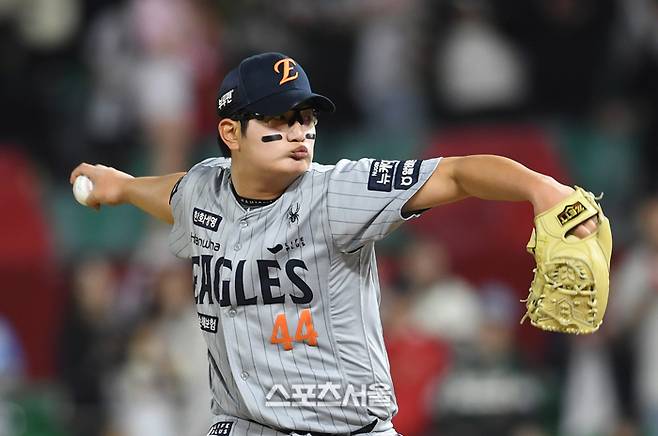 한화 김서현이 인천SSG랜더스필드에서 열린 2025 KBO리그 SSG와 경기 9회말 등판해 힘차게 공을 던지고 있다. 문학 | 박진업 기자 upandup@sportsseoul.com