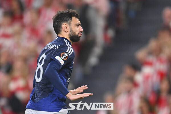 득점 후 환호하는 맨체스터 유나이티드 공격형 미드필더 브루노 페르난데스. 사진┃뉴시스/AP