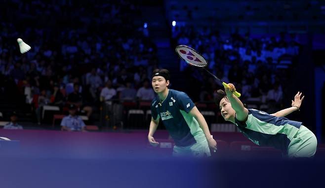 (250430) -- XIAMEN, April 30, 2025 (Xinhua) -- Seo Seung Jae/Chae Yu Jung (R) of South Korea compete in the mixed doubles match against Chen Cheng Kuan/Hsu Yin-Hui of Chinese Taipei during the Group B match between South Korea and Chinese Taipei at BWF Sudirman Cup in Xiamen, southeast China's Fujian Province, April 30, 2025. (Xinhua/Wang Kaiyan)<저작권자(c) 연합뉴스, 무단 전재-재배포, AI 학습 및 활용 금지>