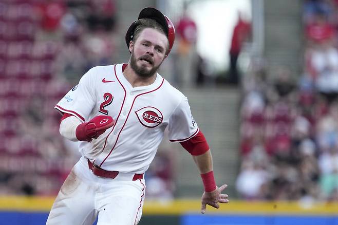 신시내티 레즈 개빈 럭스가 지난달 29일(한국시각) 세인트루이스 카디널스전에서 4회말 주자로 나갔다가 3루를 돌아 홈으로 쇄도하고 있다. AP연합뉴스