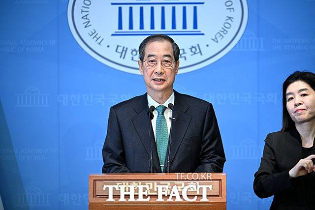 한덕수 전 국무총리가 2일 대선 출마를 공식화했다. 한 전 총리는 개헌을 통해 취임 3년 차에 총선과 대선을 실시한 뒤 직을 내려놓겠다고 밝혔다. /박헌우 기자