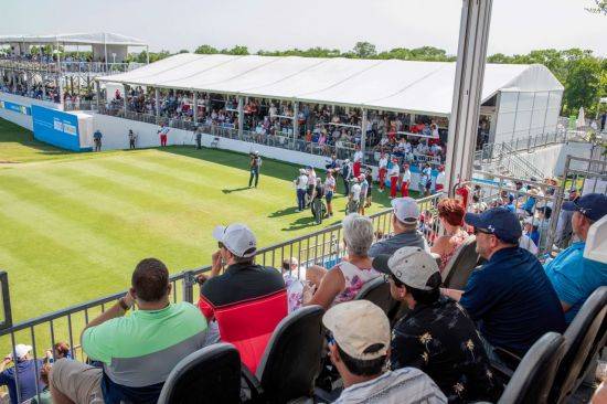 '그린의 신사' 바이런 넬슨과 CJ그룹은 PGA 투어 더 CJ컵 바이런 넬슨을 통해 골프와 K컬처를 전파하고 있다. 더 CJ컵 바이런 넬슨