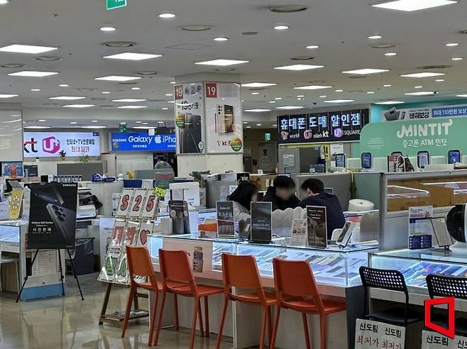 서울 구로구 신도림 테크노마트의 휴대폰 매장.