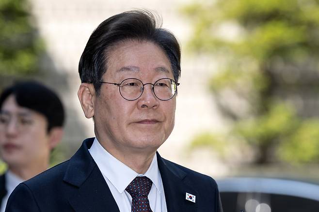 이재명 더불어민주당 대선 후보가 29일 오전 서울 서초구 서울중앙지방법원에서 열린 '대장동 배임 및 성남FC 뇌물' 1심 속행 공판에 출석하고 있다./뉴스1