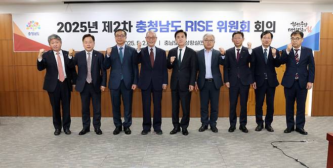 도는 2일 도청 회의실에서 김태흠 지사와 위원회 위원 등 10여 명이 참석한 가운데 '충남 라이즈 수행대학 선정안'을 심의·의결했다.