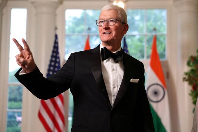 지난 2023년 인도를 방문한 애플 CEO 팀 쿡. 로이터연합뉴스
