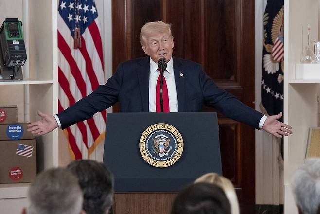 도널드 트럼프 미국 대통령이 30일(현지시각) 워싱턴 백악관에서 열린 행사에서 발언을 하고 있다. EPA 연합뉴스