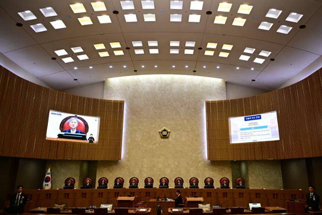 조희대 대법원장을 비롯한 대법관들이 1일 서울 서초구 대법원 대법정에서 이재명 더불어민주당 대선 후보의 공직선거법 위반 사건 상고심 선고를 준비하고 있다. 사진공동취재단