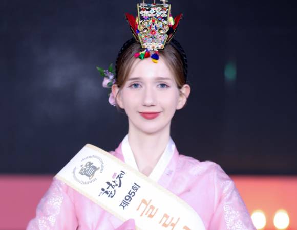 95년을 이어온 남원 춘향제의 대표 행사 '글로벌춘향선발대회(미스 춘향)'에서 처음으로 외국인 수상자가 나왔다. 사진은 미스 춘향 현(賢)에 뽑힌 에스토니아 여성 마이(25) 씨. [사진=남원시]