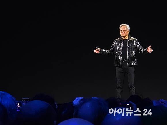 지난 1월 6일(현지시각) 미국 라스베이거스 만달레이 베이 호텔에서 열린 엔비디아 CES 키노트에서 젠슨 황 엔비디아 최고경영자(CEO)가 기조연설하고 있다. [사진=안세준 기자]
