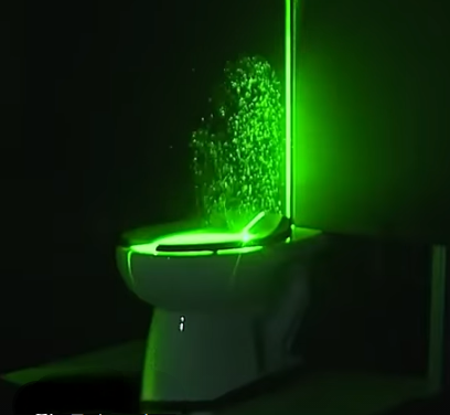 변기 물내림 시 비말기 물내림 시 비말 확산 실험 모습. (SNS 갈무리)