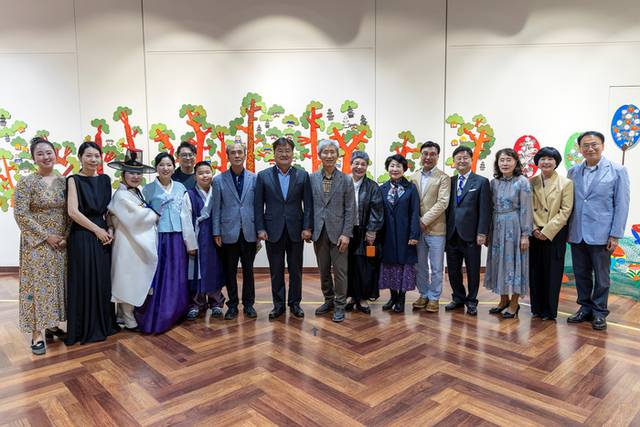 ▲ 최명서 영월군수와 엄흥용 영월문화원장,박상헌 영월문화관광재단 대표 등이 개막식에 참석했다.