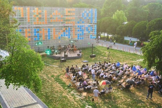 지난해 9월 경기도 양평군에서 개최된 예술인 기회소득 페스티벌. 경기문화재단 제공