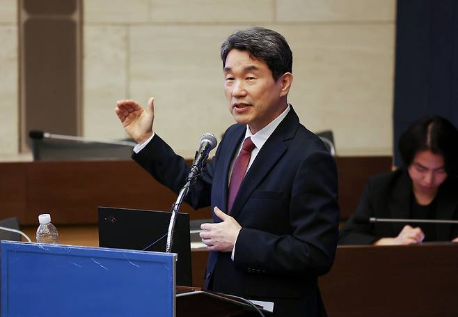 Education Minister and Deputy Prime Minister for Social Affairs Lee Ju-ho  (Yonhap)