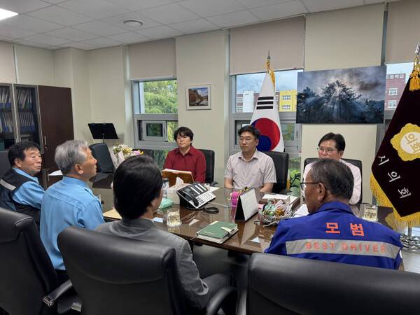 하남시의회 국민의힘 임희도·박선미 의원이 하남지역 운수 종사자 및 시 관계자들과 함께 간담회를 열고 았다. 하남시의회 제공