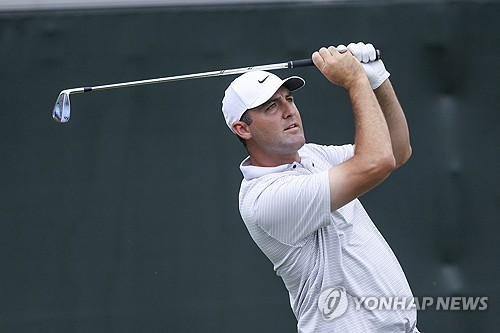 스코티 셰플러의 아이언샷. 사진[AP=연합뉴스]