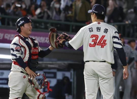 롯데 김원중 승리다~. 사진[연합뉴스]