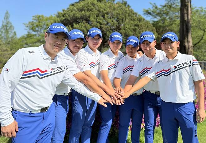 김형태 국가대표 감독과 최준희, 안성현, 김민수, 유민혁, 이재원, 강승구(왼쪽부터)가 GS칼텍스 매경오픈에서 선전을 다짐하며 파이팅을 외치고 있다. 임정우 기자