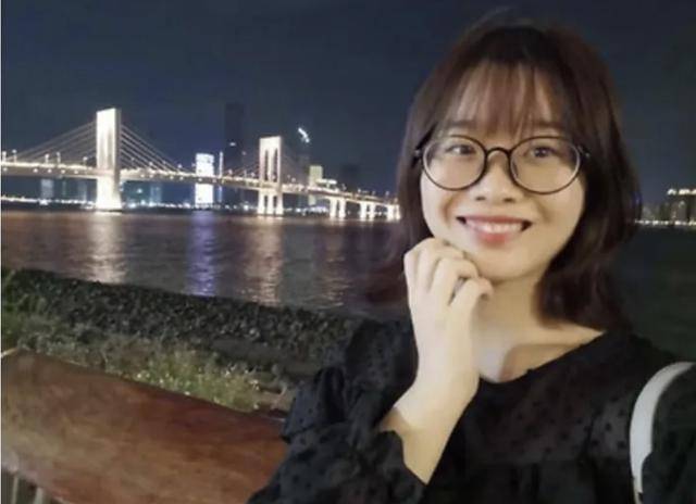 ‘95년생 딥시크 개발자’로 화제가 된 뤄푸리. 온라인 커뮤니티 캡처