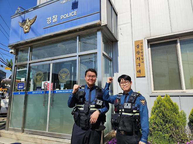 [서울=뉴시스] 이태성 기자 = 지난달 30일 오후 서울 은평경찰서 불광지구대에서 만난 송희남 경위(오른쪽)와 서동빈 순경. 2025.05.02. victory@newsis.com *재판매 및 DB 금지