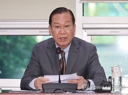 발언하는 국민의힘 권영세 비상대책위원장 (서울=연합뉴스) 박동주 기자 = 국민의힘 권영세 비상대책위원장이 2일 서울 여의도 국회의원회관에서 열린 통일위원회 대선 정책 관련 간담회에서 발언하고 있다. 2025.5.2 pdj6635@yna.co.kr