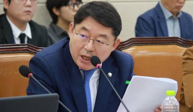 ▲판사 출신의 더불어민주당 박희승 의원이 2일 "도무지 이해할 수 없는 일투성이"라며 이재명 대선후보의 공직선거법 위반 사건과 관련한 대법원의 파기환송 결정에 강한 의혹을 제기했다. ⓒ박희승 의원실