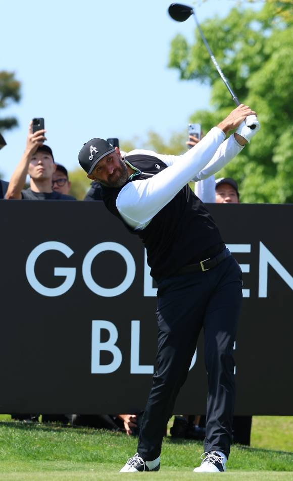 티샷하는 더스틴 존슨 - 티샷하는 더스틴 존슨     (인천=연합뉴스) 김도훈 기자 = 2일 인천 송도 잭 니클라우스 골프클럽 코리아에서 열린 LIV 골프 코리아 1라운드 3번홀에서 4에이시즈 팀의 더스틴 존슨이 티샷을 하고 있다. 2025.5.2     superdoo82@yna.co.kr (끝)   <저작권자(c) 연합뉴스, 무단 전재-재배포, AI 학습 및 활용 금지>