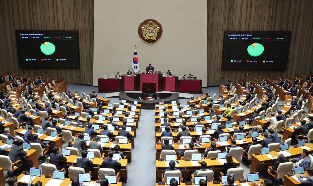 1일 국회에서 열린 본회의에서 2025년도 제1회 추가경정예산안이 통과되고 있다. 연합뉴