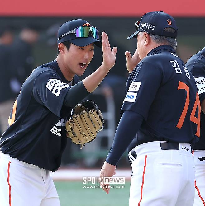 ▲ 황영묵 김경문 감독 ⓒ곽혜미 기자