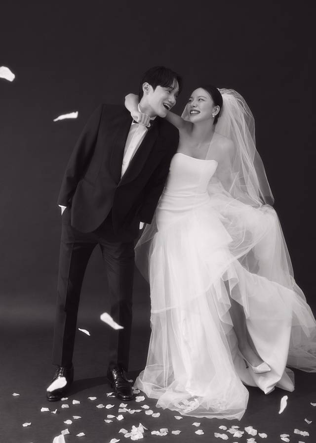 박선관(왼쪽)과 예비신부. /사진=선수측 제공