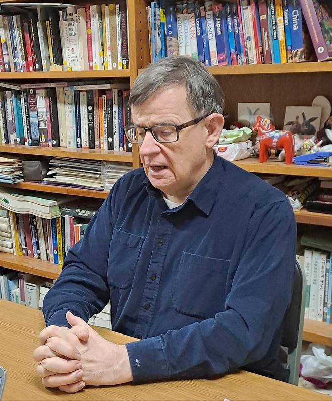 연합뉴스와 인터뷰 중인 란코프 교수 [윤근영 기자 촬영]