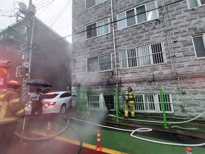 수원 다세대주택 불 [경기소방재난본부 제공. 재판매 및 DB금지]