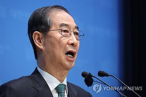 국회서 대선 출마 선언하는 한덕수 전 총리      (서울=연합뉴스) 박동주 기자 = 한덕수 전 국무총리가 2일 서울 여의도 국회 소통관에서 대통령 선거 출마를 선언하고 있다. 2025.5.2
    pdj6635@yna.co.kr