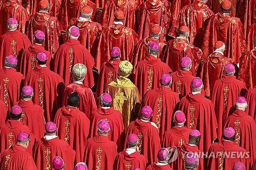 프란치스코 교황의 장례식에 참석한 추기경들 [EPA=연합뉴스]