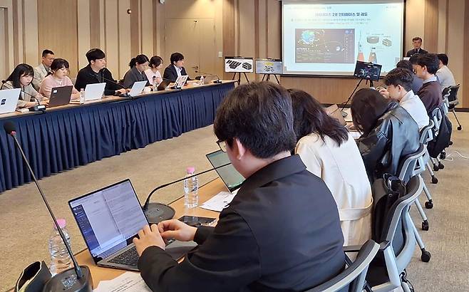 기자설명회 진행하는 강경인 우주과학탐사부문장 [우주항공청 제공. 재판매 및 DB 금지]